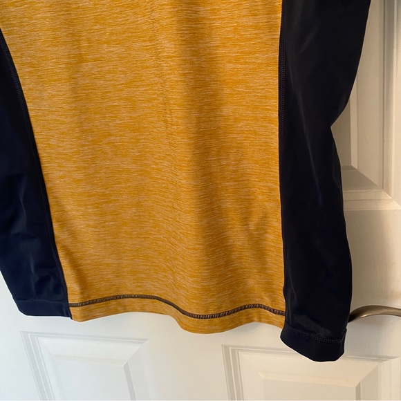 Like new Land’s End Men’s Small Rash Guard - Picture 3 of 4